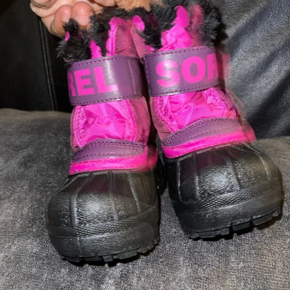 Sorel Fuchsia and Black Snow Boots Size 4